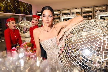 Juana Viale, la protagonista de la campaña Celebrating XMAS de Juleriaque.