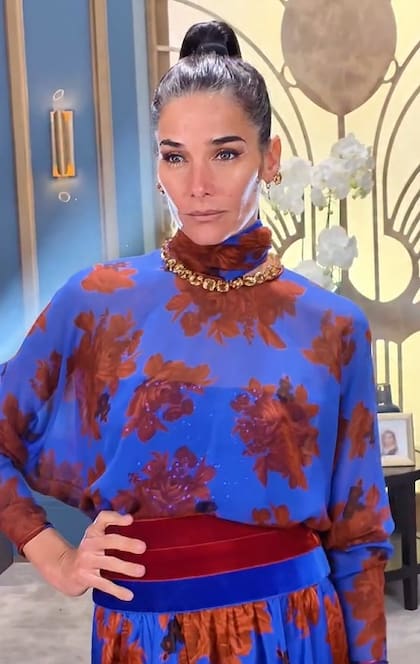 Juana Viale lució un outfit diseñado por Gino Bogani y escogió joyas en tonos miel