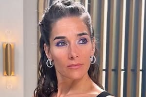 Juana Viale lució un vestido de paillette estilo otoñal para este domingo 20 de abril