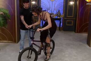 La reacción del Maligno Torres cuando Juana Viale intentó subir a su bicicleta, pero no salió como esperaba