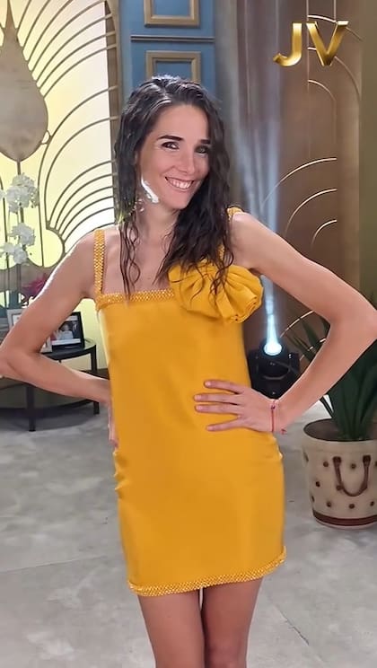Juana Viale reutilizó un vestido que diseñó Gino Bogani y que ella lució hace tiempo en sus almuerzos