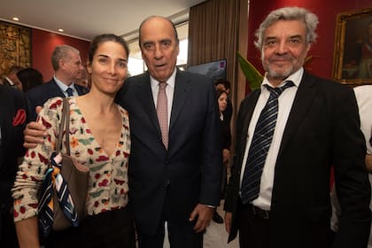 Juana Viale y el jefe de Gabinete, Guillermo Francos, en la celebración por las Fiestas Patrias de Chile en la embajada