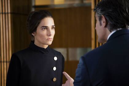 Juana Viale y Pablo Echarri en una escena de la serie de Netflix