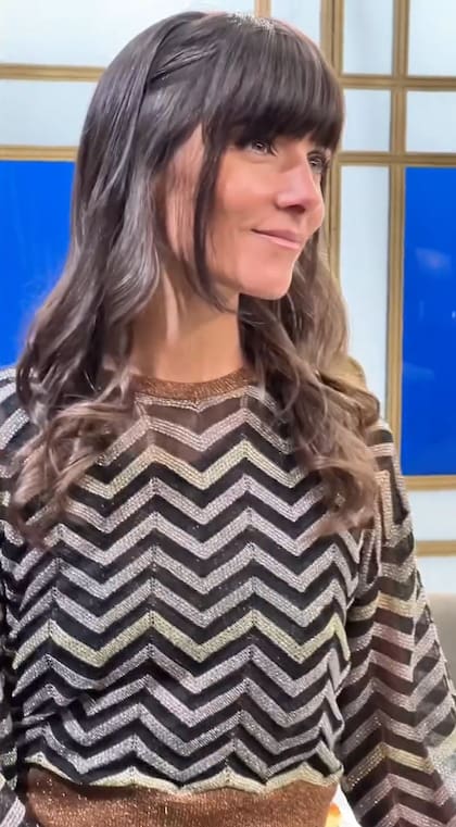 Juana Viale y su look con el flequillo y los tonos marrones tendencia del otoño