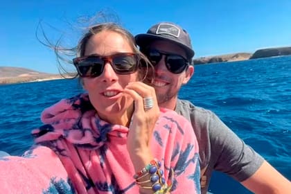 Juana Viale y su novio, Yago Lange, en una de las postales que compartieron con sus seguidores en las redes