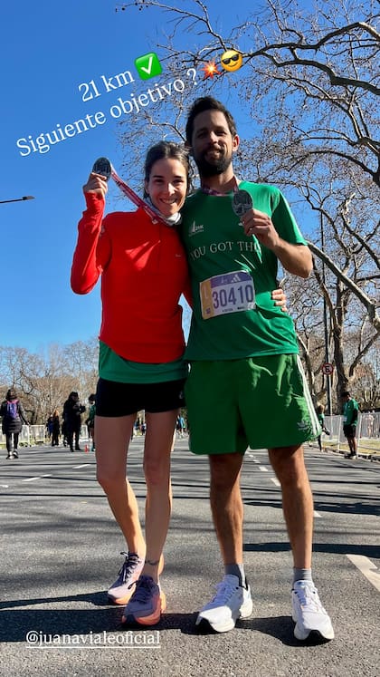 Juana Viale y Yago Lange corrieron la media maratón e hicieron 21 km