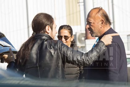 Juana y Filiberti conversan en el aeropuerto de San Fernando, el sábado 18.