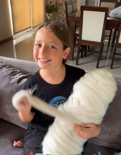 Juani se volvió viral tras postear un video contando sobre su pasión por tejer y el deseo por desarrollar su propia marca llamada ‘Tejidos Francisca’