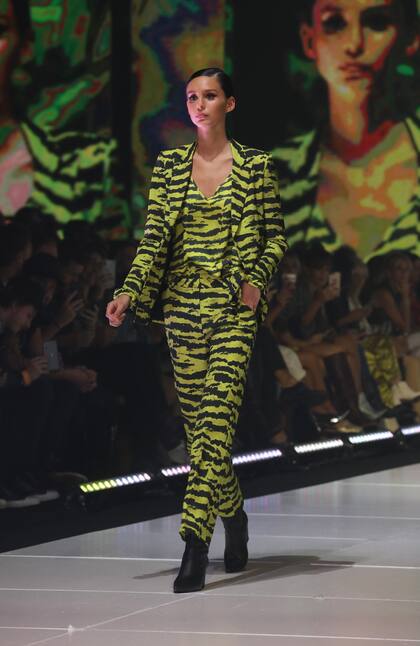 Juanita Tinelli se robó muchas miradas en cada aparición: en este caso, lució un conjunto estampado de cebra en color verde