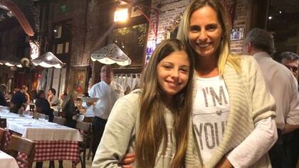 Juanita con su mamá, Natalia