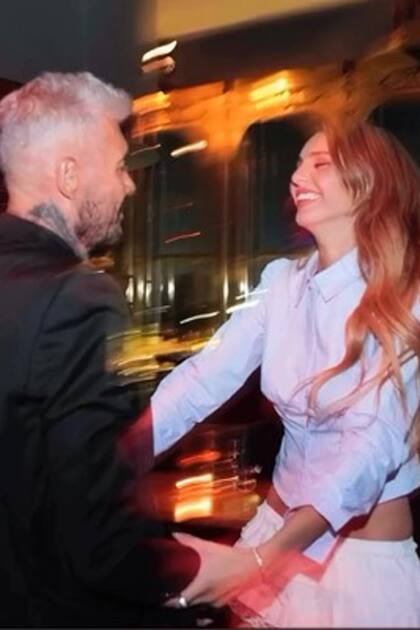 Juanita sacó a bailar a su papá.