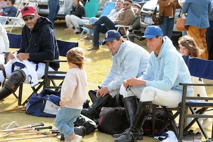 Juanjo Falero, Quico Belaustegui y Benicio Laguarda, en un momento de relax
