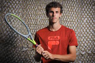 El tenista que en 2021 sorprendió al levantar un trofeo en su debut ATP y dio rápidamente un salto en el ránking