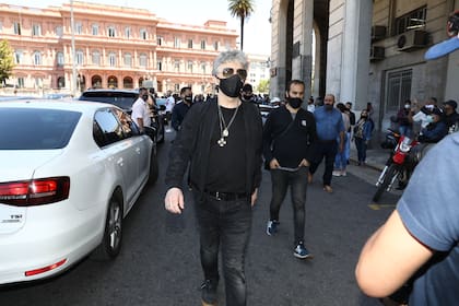 Juanse, líder de Ratones Paranoicos, al retirarse de la despedida a Maradona