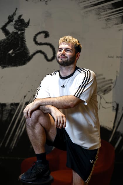 Juanse Rausch contra los estereotipos: "Está mal visto el teatro comercial, como que peca de banal; pero a mí me formó"