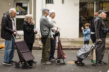 Jubilados SOC - Adultos mayores en el barrio de Nuñez. Buenos Aires, 03/12/23.