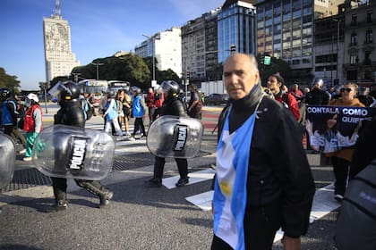 Jubilados y otras agrupaciones marchan hacia la Casa Rosada