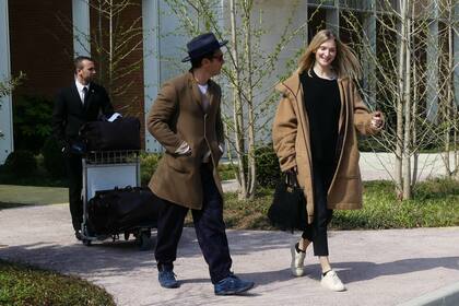 Jude y su pareja, Phillipa Coan, en el aeropuerto de Venecia