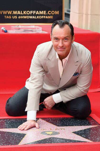 Jude Law recibió su estrella en la icónica calle de Los Ángeles