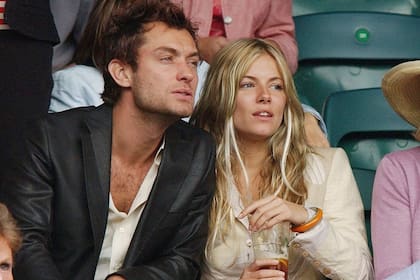 Jude Law y Sienna Miller, una pareja malograda por amor a la niñera