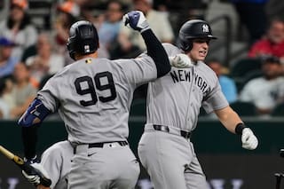 Judge y Rice conectan jonrones seguidos e igualan a Mantle y Berra; los Yankees vencen 4-2 a los Rangers