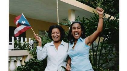 Judith Conde Pacheco (derecha) y Gladys Rivera, fundadoras de la Alianza de Mujeres Viequenses, organización nominada al Nobel de la Paz por su activismo en contra de la militarización de Vieques