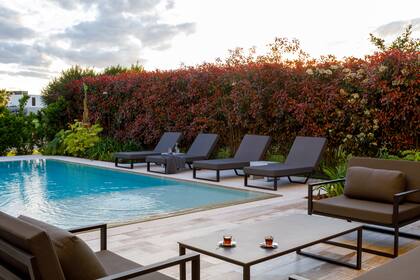 Juego de reposeras, sillones y mesas (Mike Outdoors).