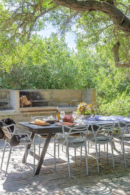 Juego de sillas ‘Masters’, un diseño original del francés Philippe Starck (Divino).