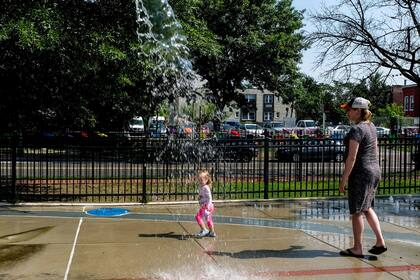 Juegos de agua en el vecindario de Shaw, en Washington DC