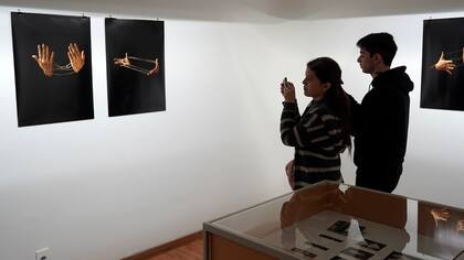 "Juegos de manos", de Matilde Marín, en el Museo Nacional de Artes Visuales, de Montevideo