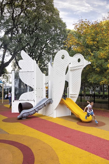 Juegos en la Plaza Flores