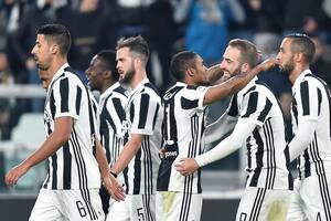 Juventus ganó frente a Genoa y quedó a un punto del líder de la Serie A, Napoli