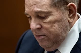 Juez declara nulo el juicio por acoso sexual a Harvey Weinstein