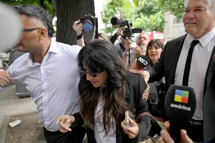 Gianinna llegó acompañada de su abogado, Fernando Burlando