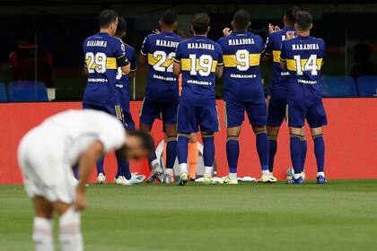 Jugadores de Boca Juniors festejan uno de los goles de Edwin Cardona frente a Newells y se lo dedican a Dalma Maradona, la hija de Diego estuvo en el palco histórico del 10.