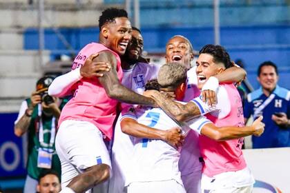 Jugadores de la Selección de Honduras celebra victoria en las eliminatorias mundialistas de Concacaf (Archivo-Concacaf)