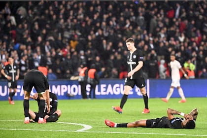 Jugadores del PSG derrumbados por la increíble eliminación