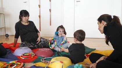 Jugar con los hijos y hablar sobre ellos, las actividades de los grupos