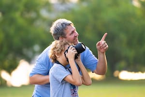 “Lo viejo funciona”: cinco opciones analógicas que divierten y retrasan la entrega del primer celular a los chicos
