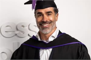 Fue el 9 de River, se graduó en el Business School y hoy lo recuerdan con mucho amor en Aston Villa