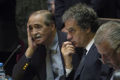 El ex jefe de Gobierno fue destituido; más adelante se presentó como candidato y ganó una banca como legislador