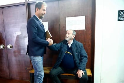 Hernán Coudeu se cruza con Horacio García Belsunce en la puerta de la sala de audiencias