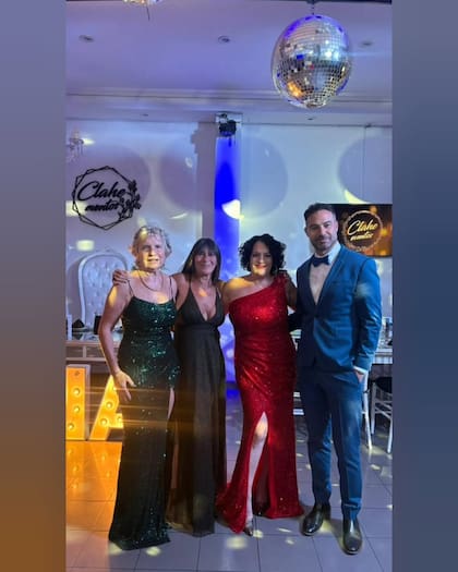 Juli Fazzari, rodeada de su familia