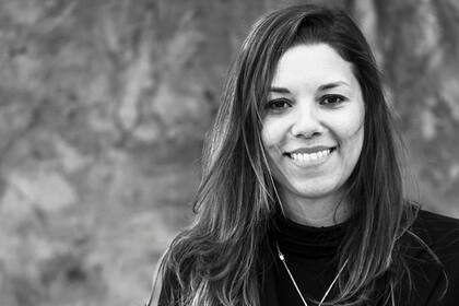 Julia Ramos es quien recibe a los clientes en Mirazur