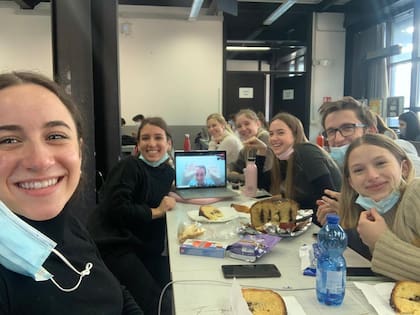 Julia en el último día de cursada de 2021