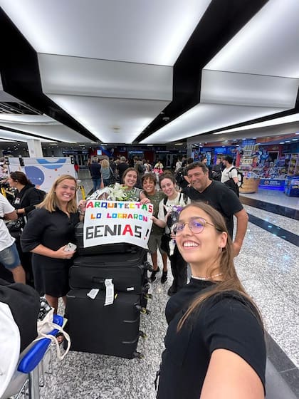 Julia en Ezeiza, el día que volvió de su viaje a Italia