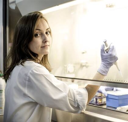 Julia Etulain es doctora en biología