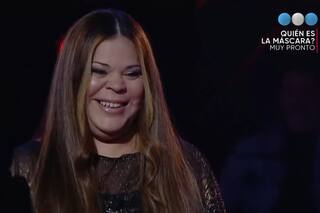 Se cayó del escenario en La Voz, la vendaron y ganó por unanimidad los knockouts