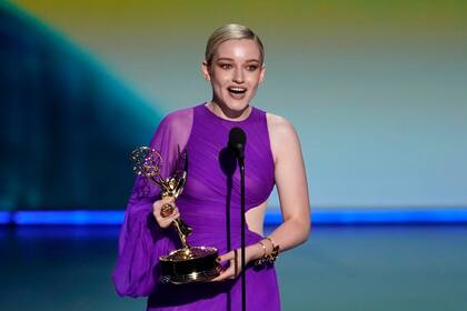 Julia Garner se quedó con el premio a mejor actriz de reparto en drama, por su trabajo en Ozark