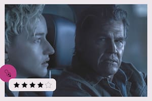 Julia Garner y Josh Brolin en La hora de la desaparición